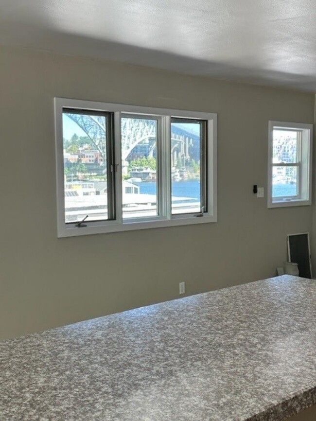 Building Photo - Diamond Marina Apartments - 1 bedroom