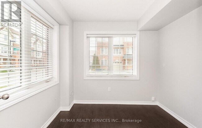 Building Photo - 21 Dorchester Ter