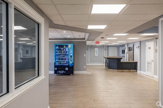 Lobby Photo - Grand Court Lakes
