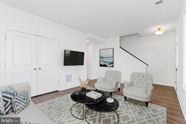 Foto del edificio - 971 Lorewood Grove Rd