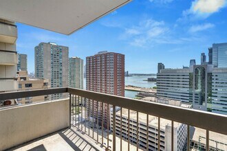 Building Photo - 45 River Dr S