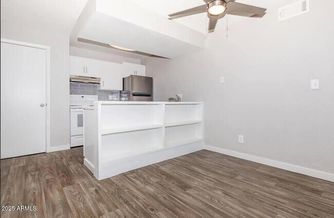 Foto del edificio - 10860 N 85th Ave