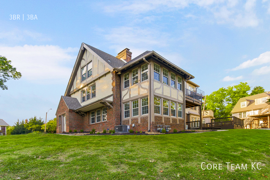 Primary Photo - Three bedroom off Ward Parkway