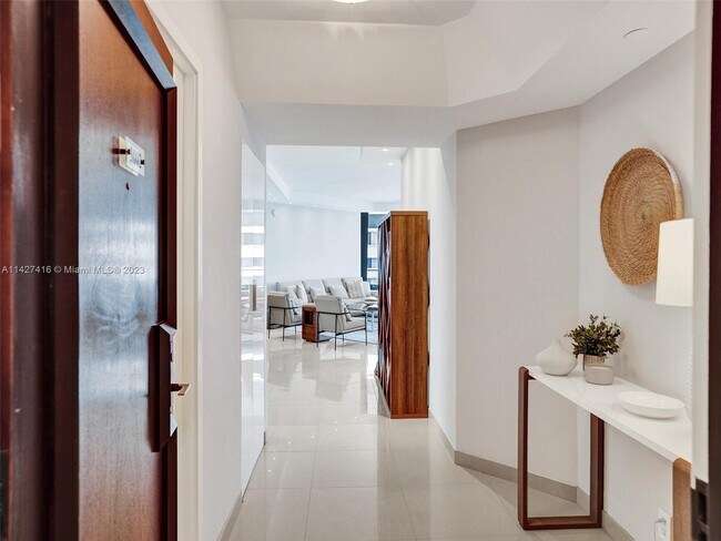 Foto del edificio - 2800 Island Blvd