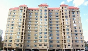 Building Photo - 1600 Park Cir