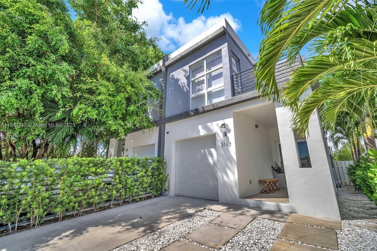 Foto principal - 3167 SW 25th St