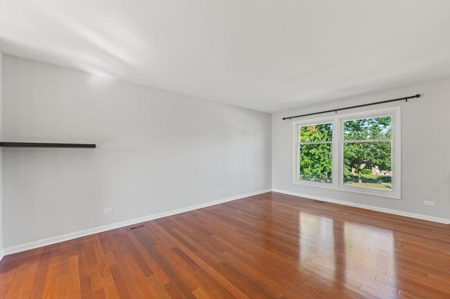 Building Photo - 147 Majestic Dr