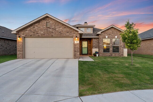 Building Photo - Beautiful 3 bed 2 bath