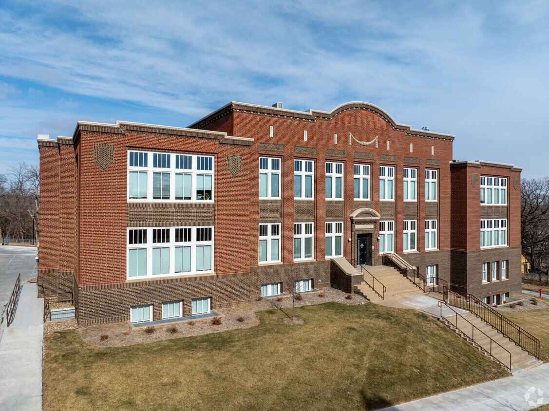 Primary Photo - Lofts On Main