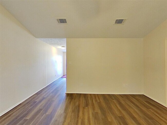 Building Photo - 4555 Chestergate Dr