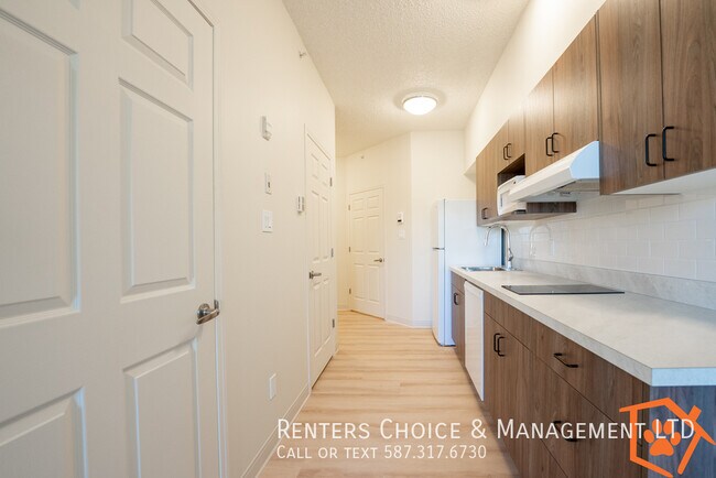 Photo du bâtiment - SENIOR LIVING IN THE EDWARDS,First Floor Bachelor Suite