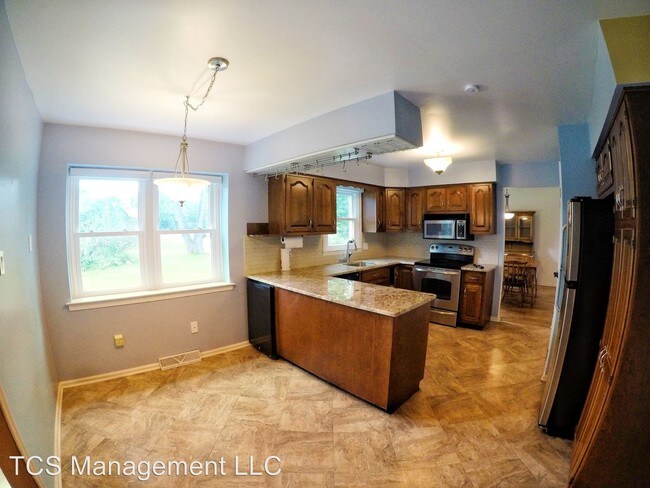 Building Photo - 4 br, 2.5 bath House - 1536 Country Club Rd.