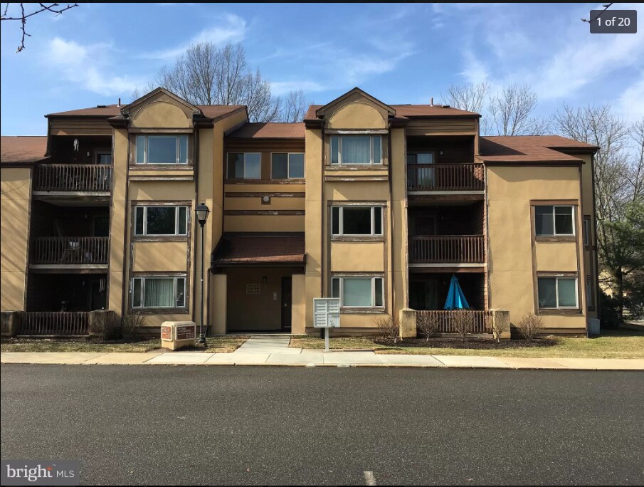 Primary Photo - 3227 Sayre Dr