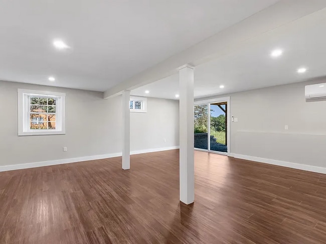 Building Photo - 84 Old Lake Shore Rd