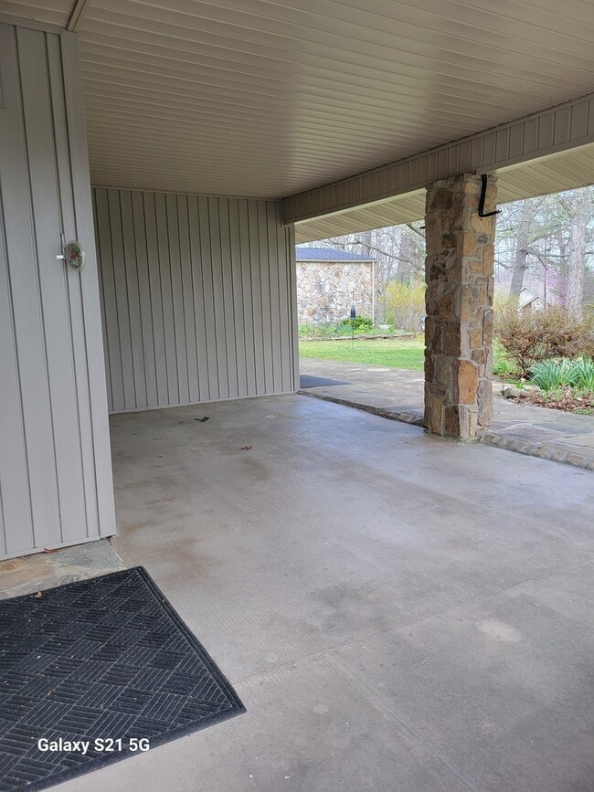 Building Photo - 122 Dovenshire Dr