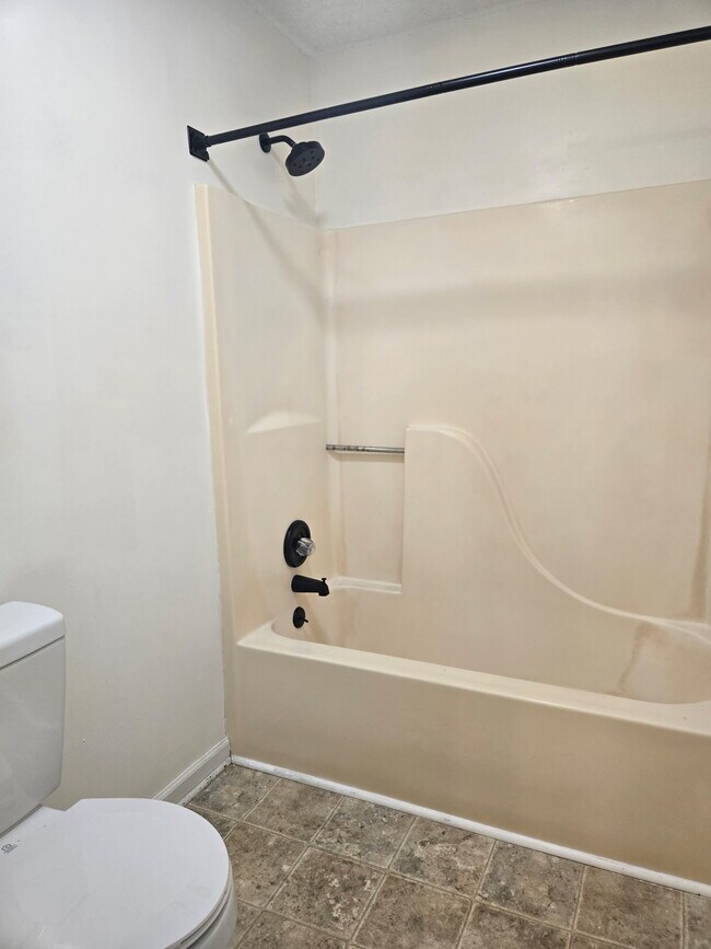 Foto del edificio - 118 Shady Maple Dr