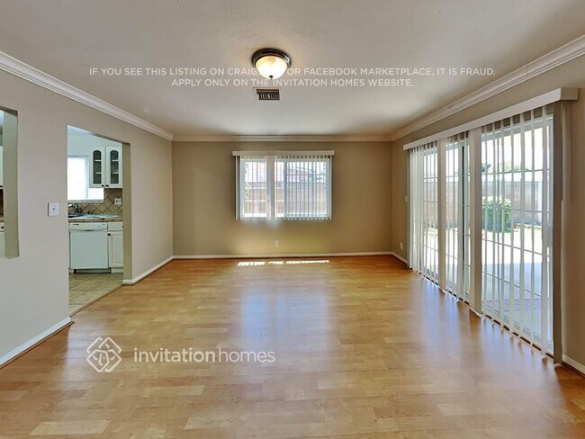 Foto del edificio - 7943 Lasaine Ave