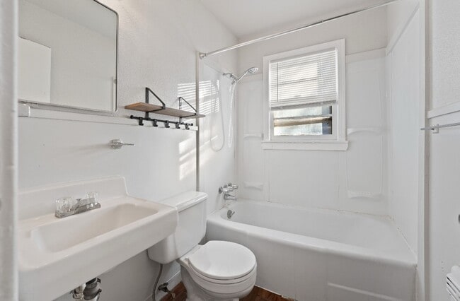 Building Photo - 1924 26th St