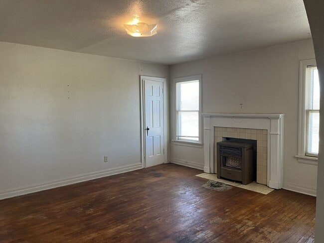 Building Photo - Charming 2-Bedroom unit in Prime Oklahoma ...