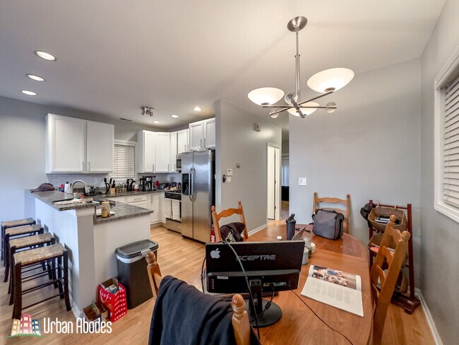 Building Photo - 724 N Willard Ct