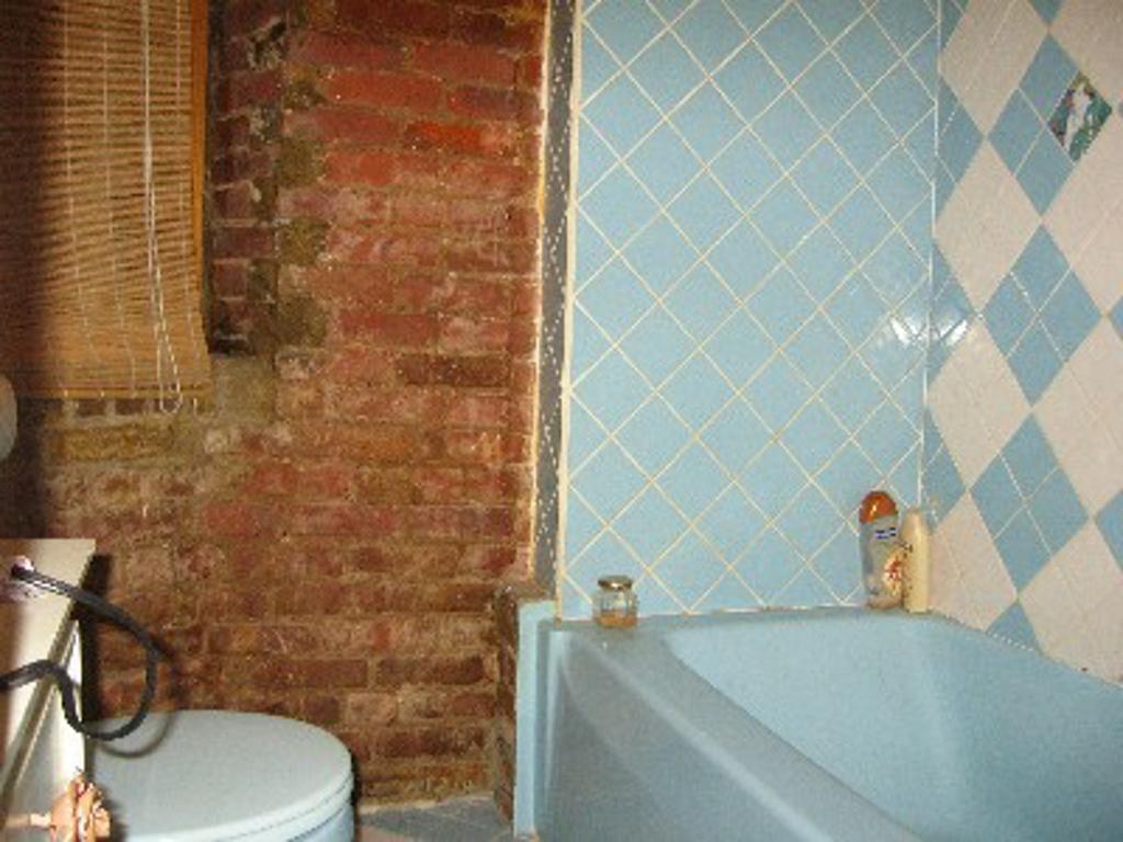 Foto del edificio - 254 E 3rd St