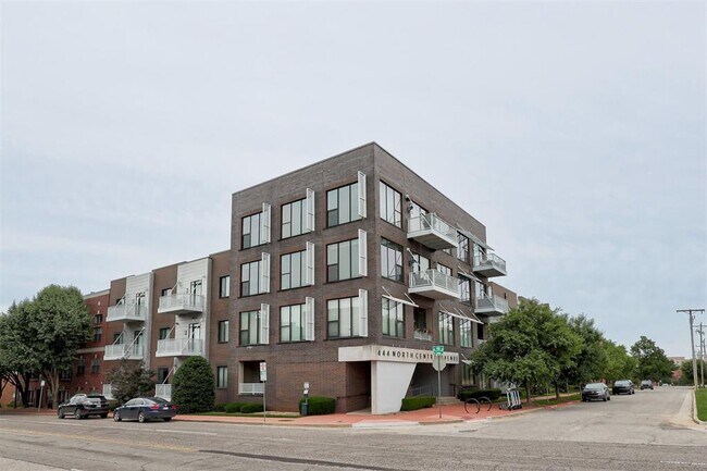 Foto del edificio - 444 N Central Ave