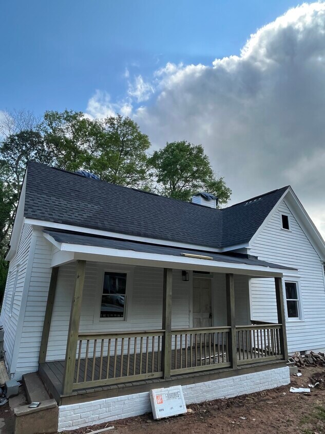 Primary Photo - 842 White St SW