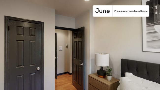Building Photo - Private bedroom in 3 bed/1 bath Home