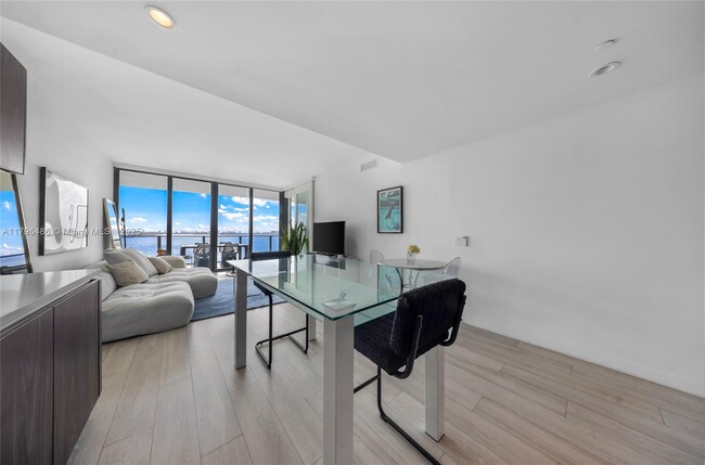 Foto del edificio - 3131 NE 7th Ave