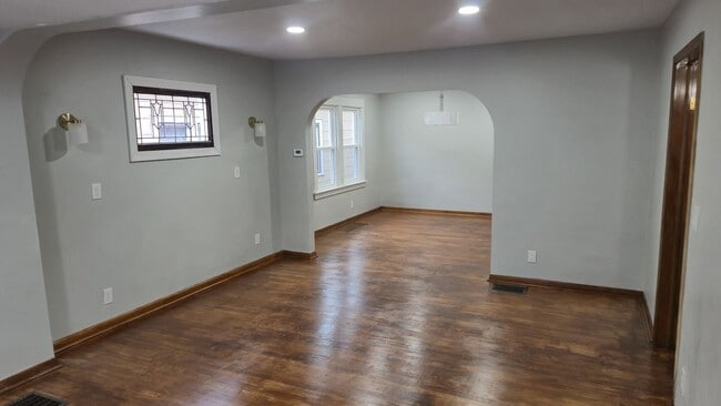 Building Photo - 68 Berwyn Ave