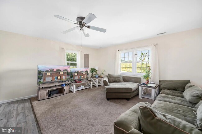 Foto del edificio - 103 Camp Selden Rd