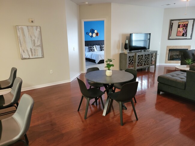 Dining Area - 426 N Front St