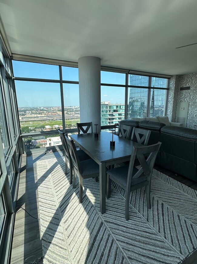 Foto del edificio - 100 E 14th St