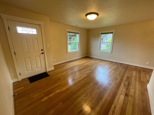 Foto del edificio - Beautiful 2 Bedroom Home on Spacious Corner Lot