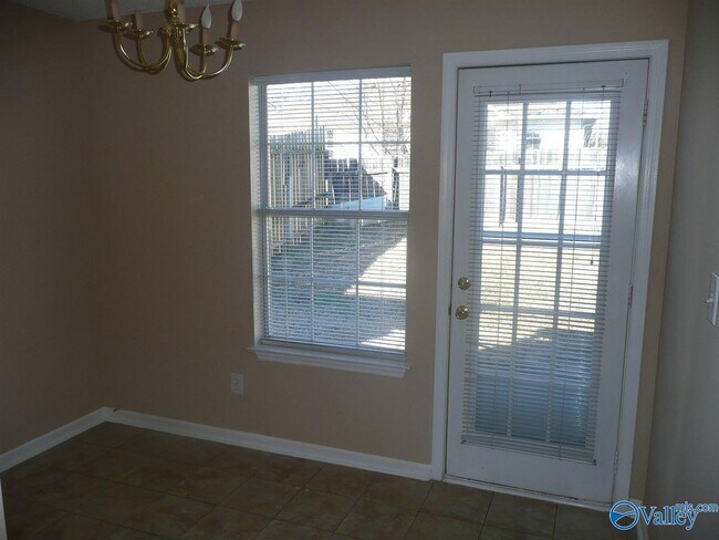 Building Photo - 115 N W Sugar Bluff Ln