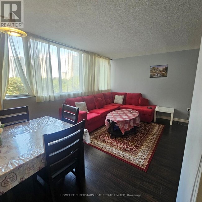 Building Photo - 3590 Kaneff Crescent