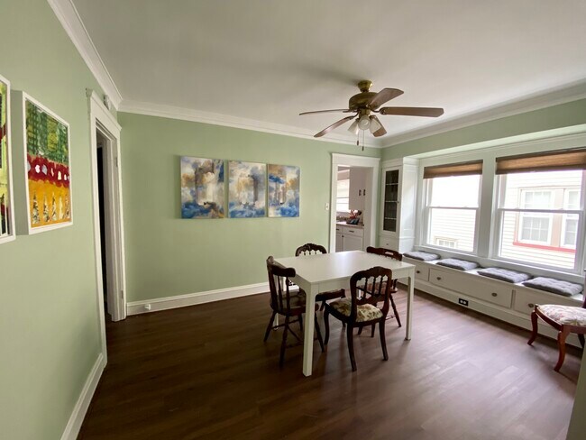 Dining room - 1636-2 Grace Ave