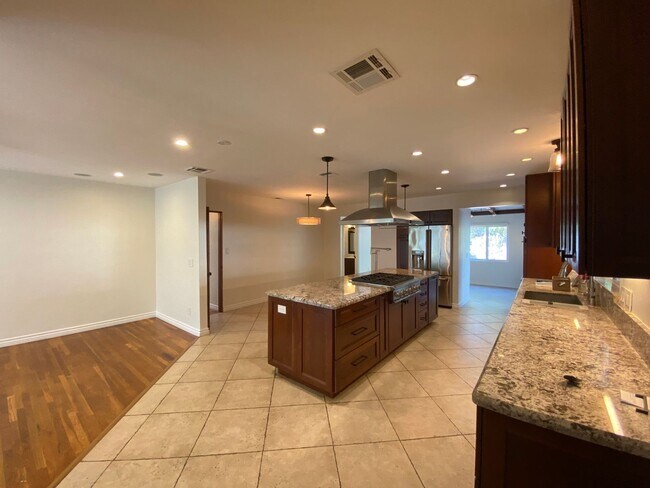 Building Photo - Beautiful La Mesa Single Family Home! Gourmet Kitchen! Large Enclosed Backyard!