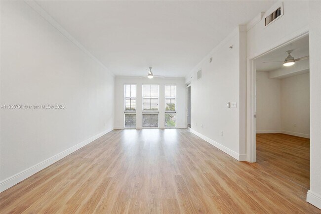 Foto del edificio - 10170 SW 7th St