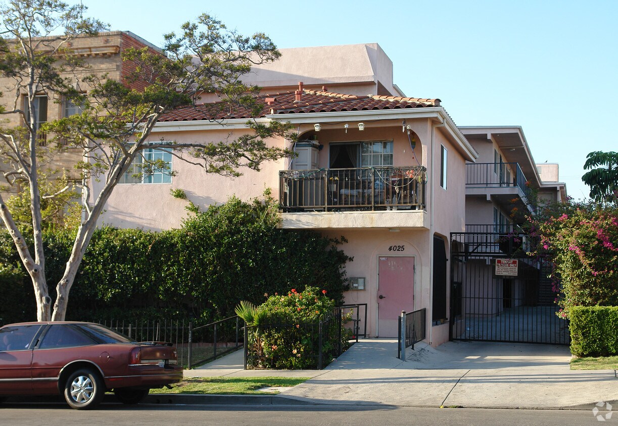 Primary Photo - 4025 Oakwood Ave