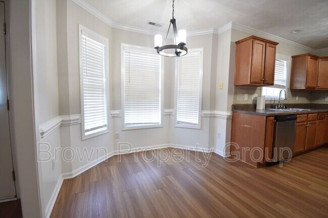 Foto del edificio - 5609 Thackeray Dr