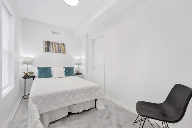 Foto del edificio - 3257 N Oakley Ave