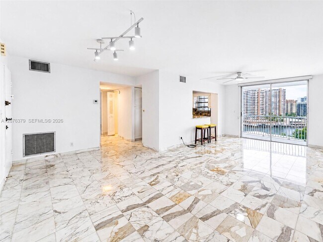 Foto del edificio - 137 Golden Isles Dr