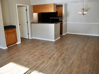 Building Photo - 208 Lake Parsons Green