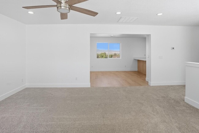 Building Photo - 225 265