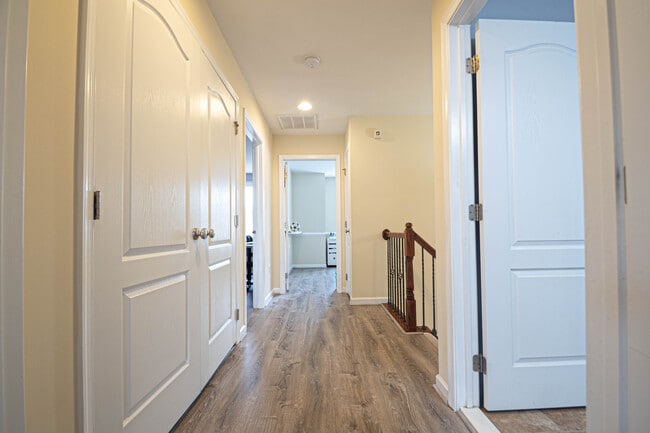 Building Photo - 15446 Painters Cove Way