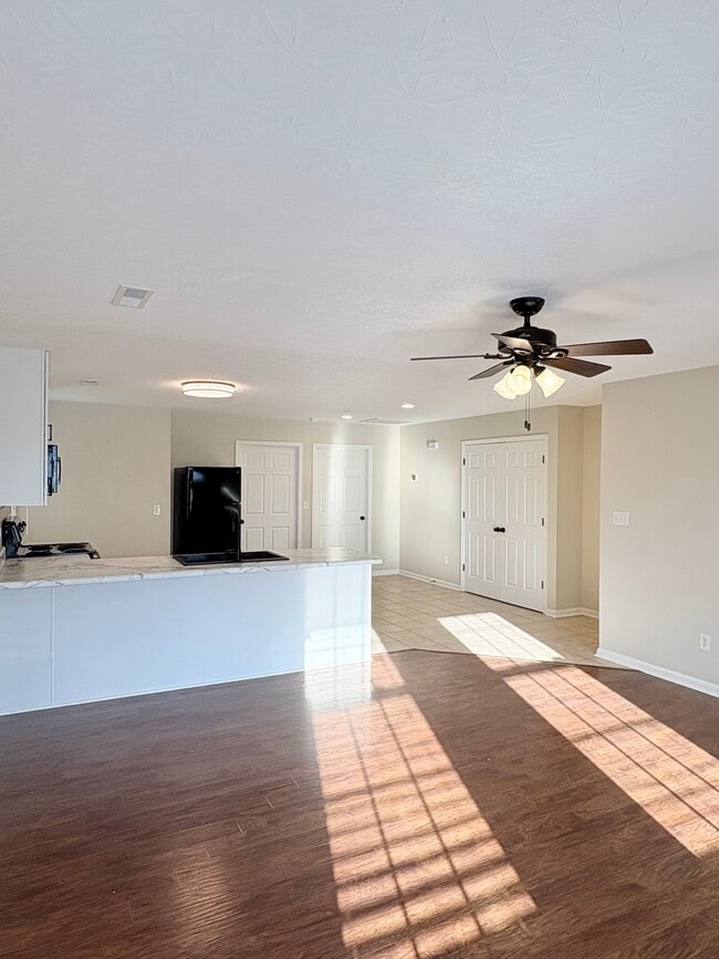 Building Photo - 401 Catalpa Cir