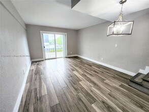 Building Photo - 1201 SW 42nd Ave