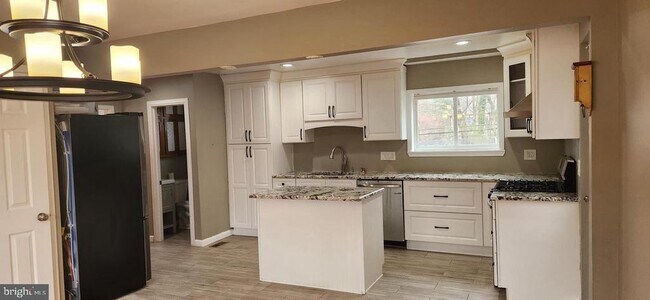 Foto del edificio - 25 Lower Hilltop Rd