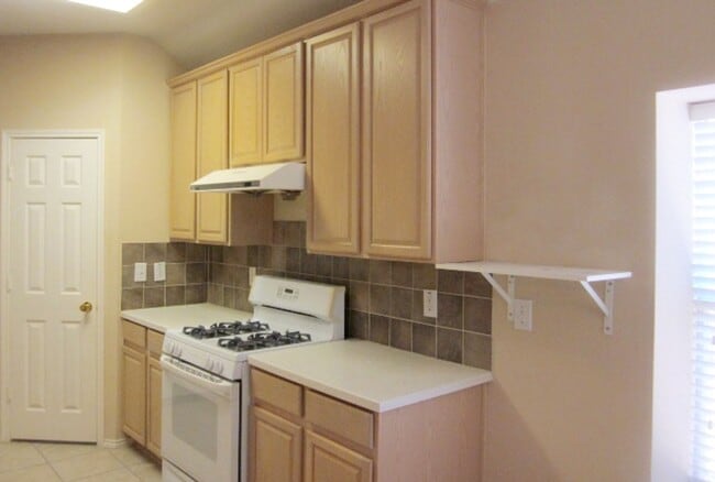 Building Photo - 2029 Oak Manor Dr